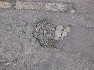 アスファルト穴.jpg